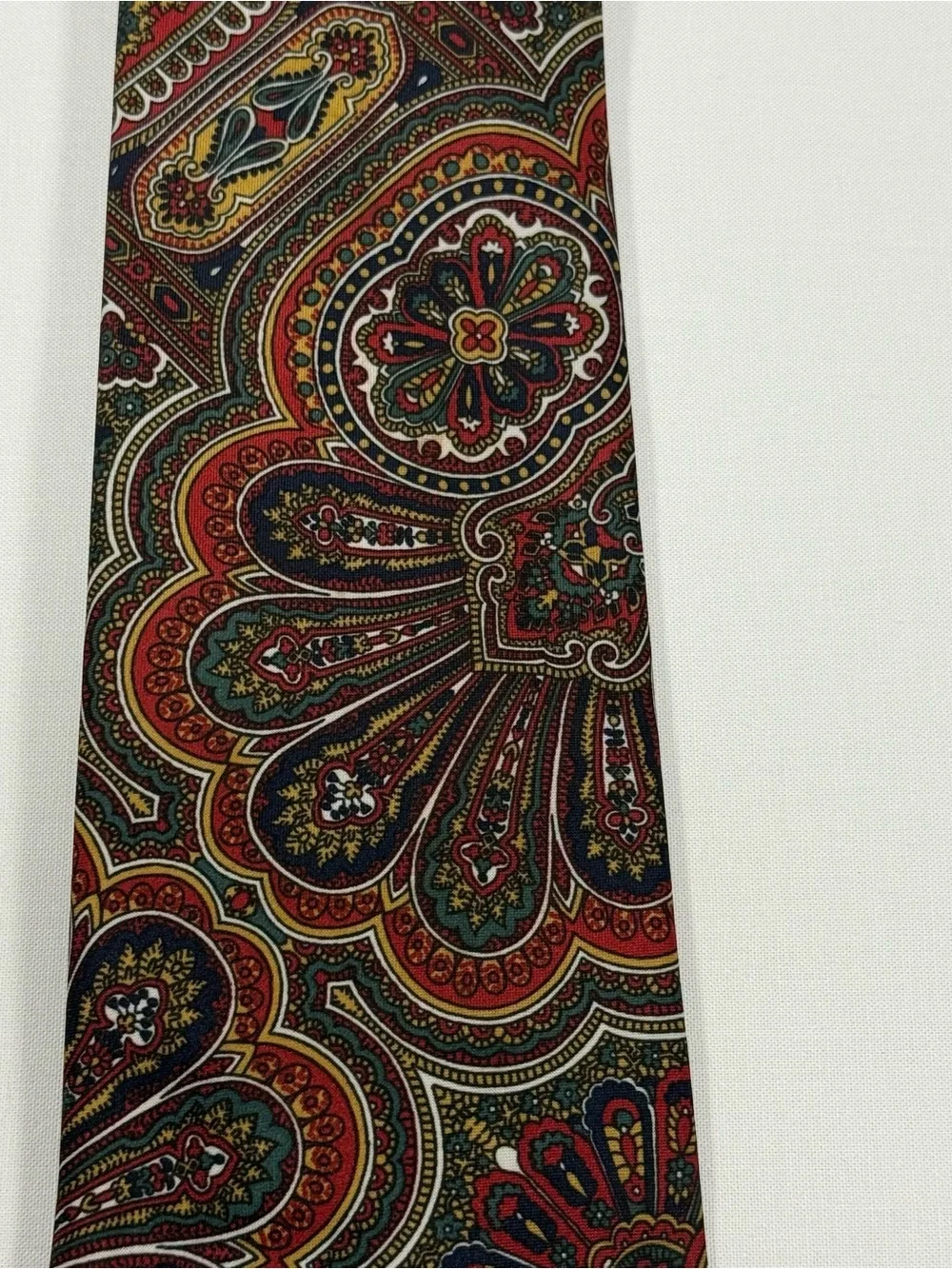 Vintage Antonio Calafatano Burgundy Silk Paisley Medallion Necktie‎